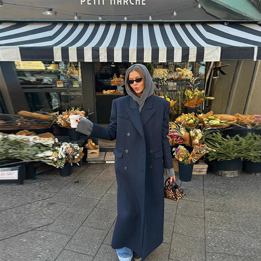 Kvindernes elegante striped trenchcoat med dobbelte knaplukninger og praktiske lommer Stilla