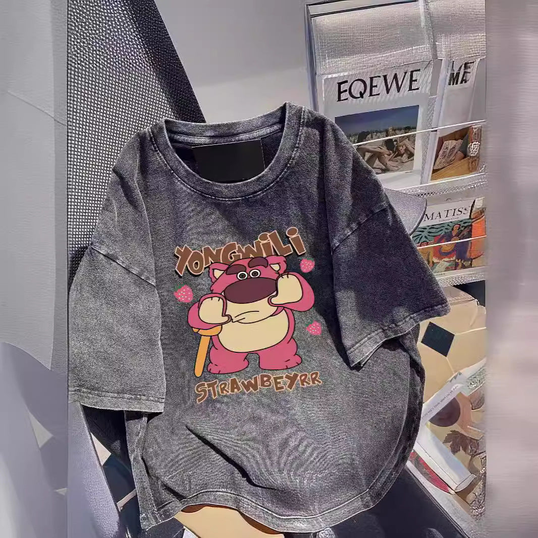 Dame T-shirt med legende cartoon-design og oversized snit Stilla