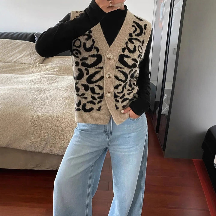 Dame strikket vest med elegant leopardmønster og knapper af høj kvalitet Stilla