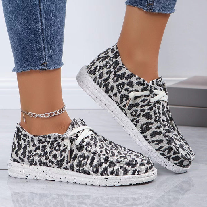 Dame sneakers i trendy leopardmønster med fleksibel sål og åndbar overmaterialedesign Stilla
