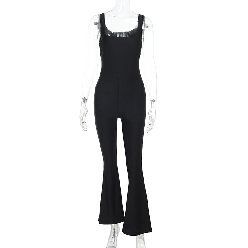 Dame tætsiddende jumpsuit med udvidede ben og stropdesign Skovae