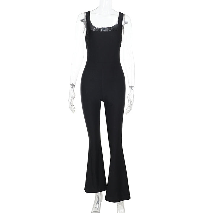 Dame tætsiddende jumpsuit med udvidede ben og stropdesign Skovae