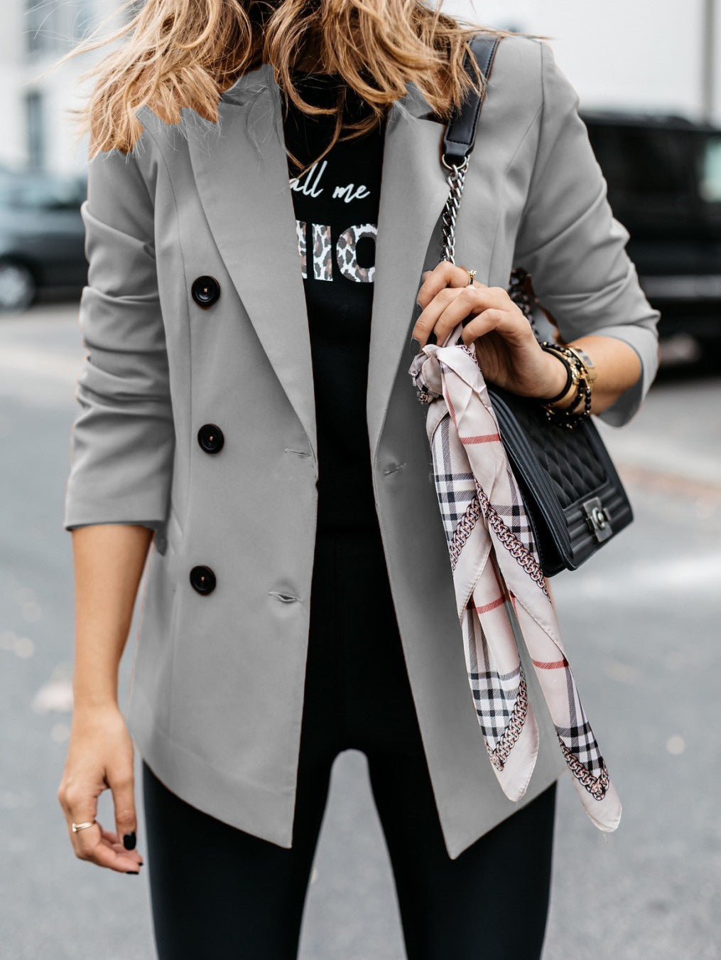 Dame elegant blazer med dobbelte knaplukninger og figursyet snit Stilla