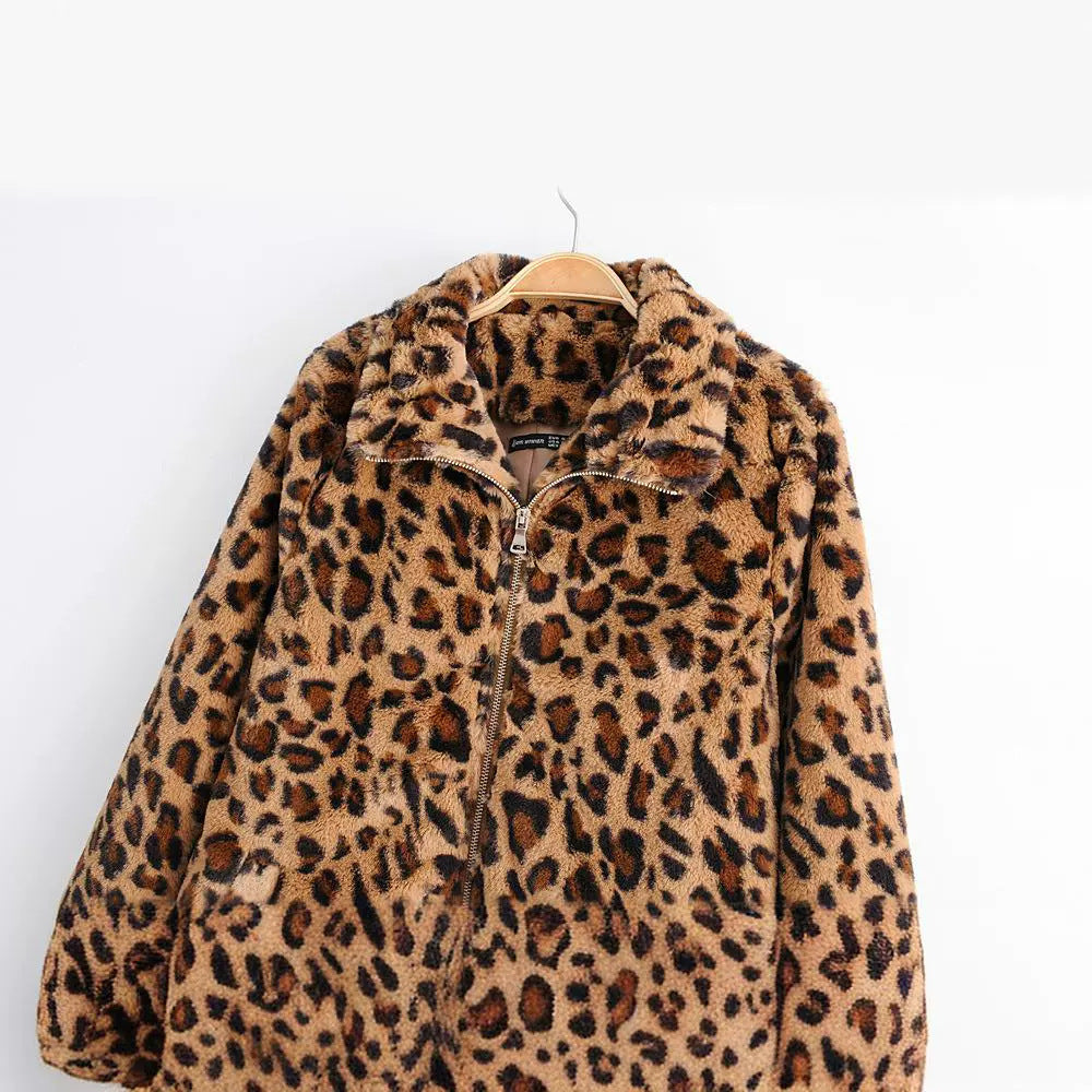 Kvinders fluffy leopardprintjakke med lynlås Stilla