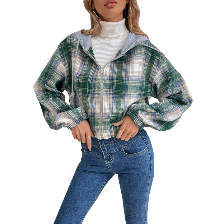 Kvindernes cropped flanneljakke med hætte og moderne ternet mønster Stilla