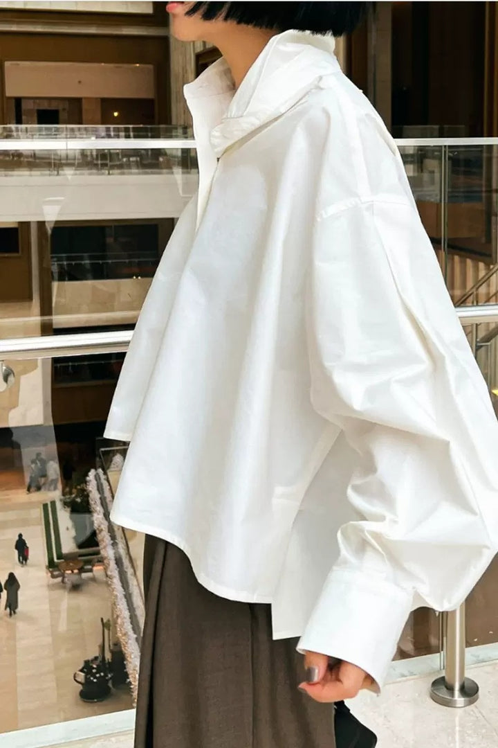 Dame Oversized Skjortebluse med innovativ snit og voluminøse ærmer Stilla