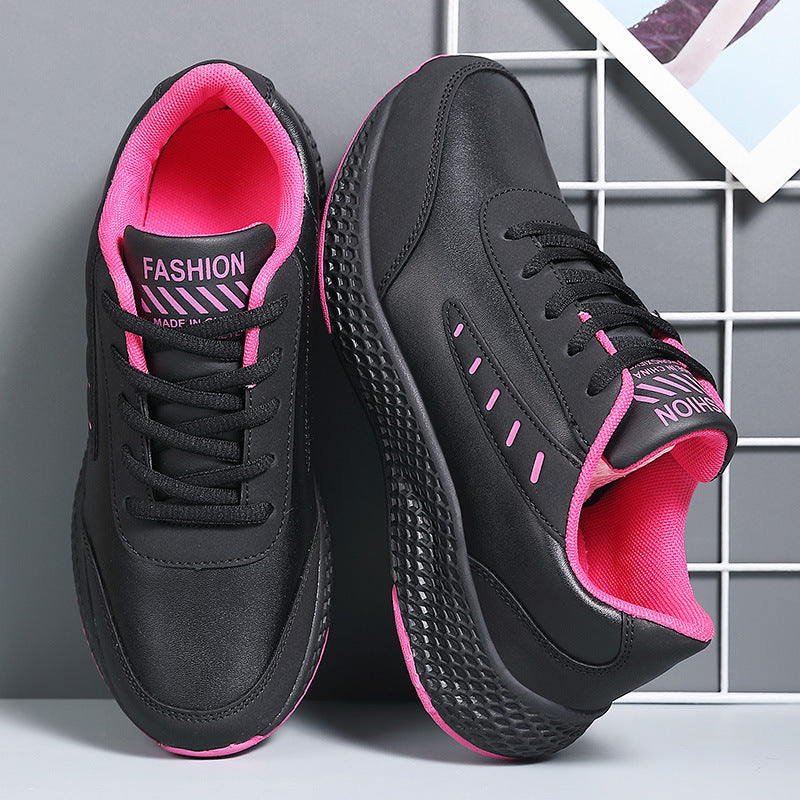 Dame nan elegante Plateau-Sneaker lavet af kunstlæder med bikage-struktureret dämpningssål og ergonomisk komfortfodbed Skovae