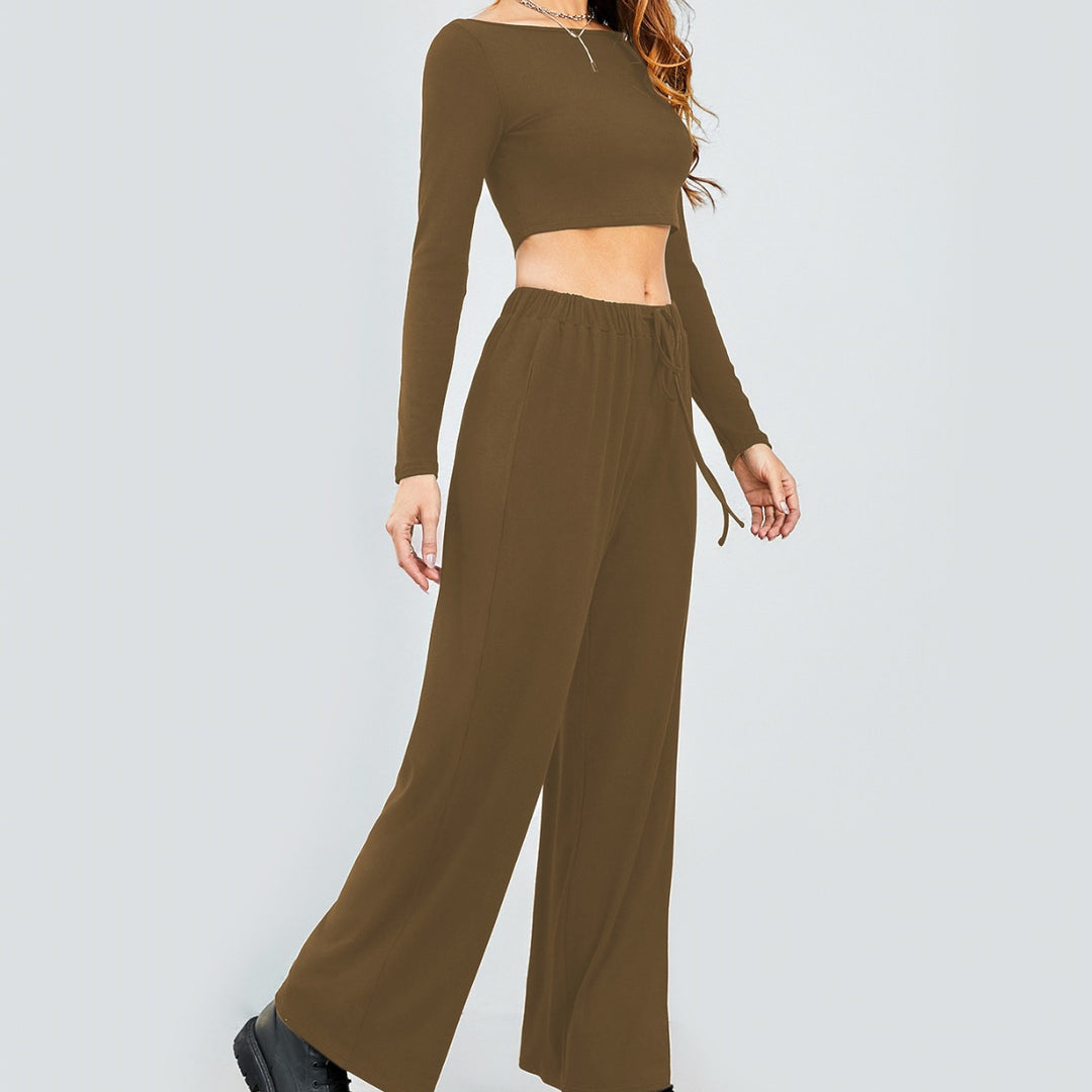 Dame afslappet to-delt sæt med cropped top og brede bukser Stilla