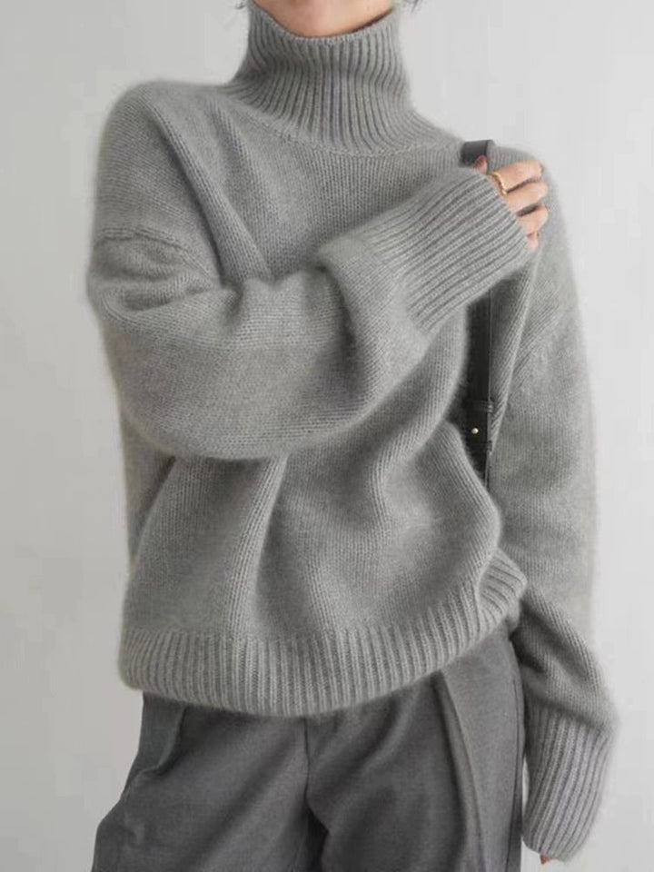 Kvinders hyggelige turtle neck sweater lavet af fin uld Stilla
