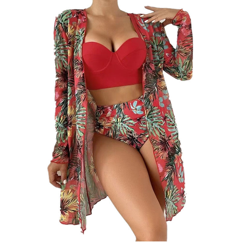 Dame strandoutfit med floralt cover-up og højt skåret bikini Stilla