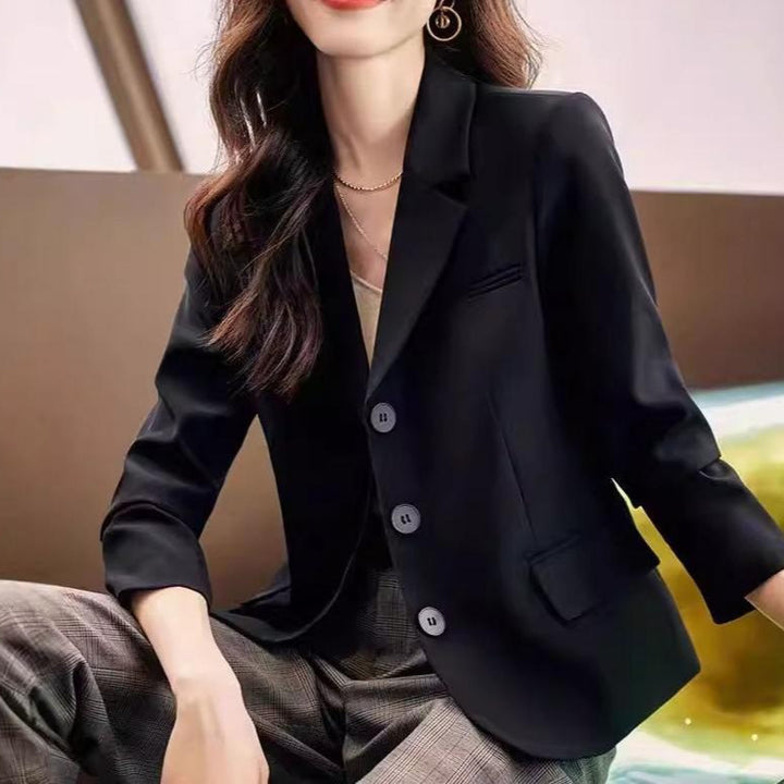 Kvindernes Klassiske Blazer med Skræddersyet Pasform og Elegante Knapdetaljer Stilla