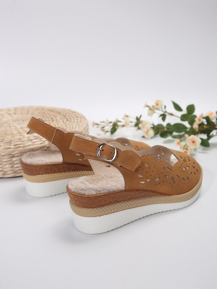 Dame Komfort Sandaler med florale udsparinger og justerbar rem Stilla