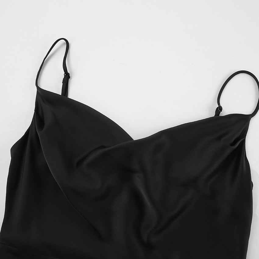 Dame elegant maxikjole med forførende slids og skinnende satinfinish Stilla
