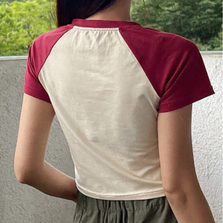 Dame Raglan-Crop-Shirt med iøjnefaldende stjernemotiv Skovae