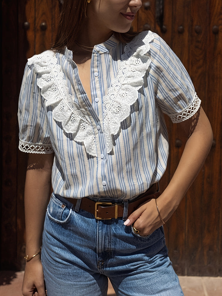 Femme Stribet Button-Up Bluse med Rynkede Spidse Detaljer Stilla