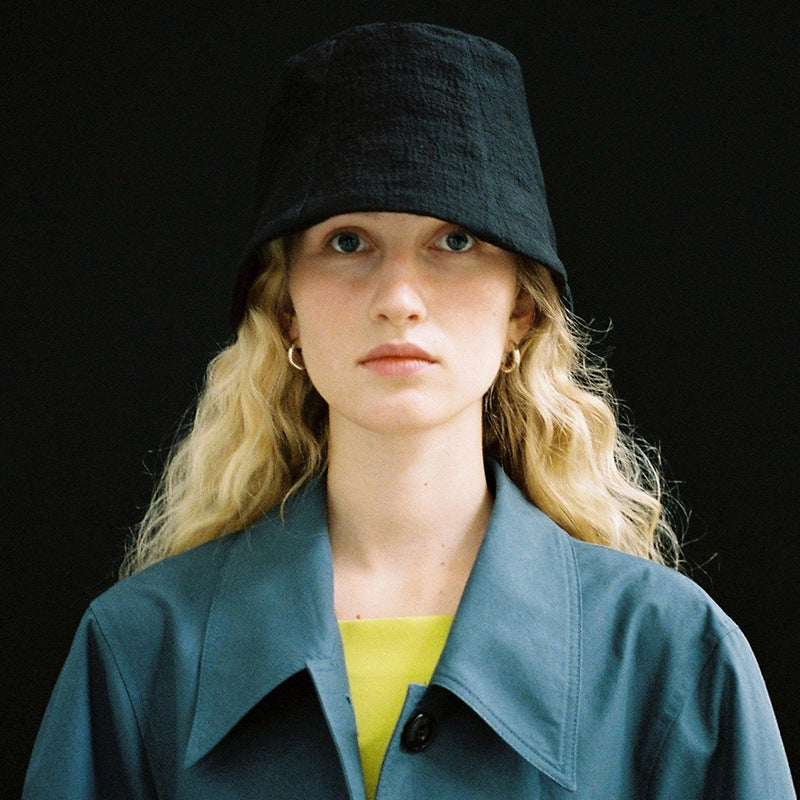 Dame Bucket Hat lavet af let bomuldsblandingsmateriale med afslappet design Stilla
