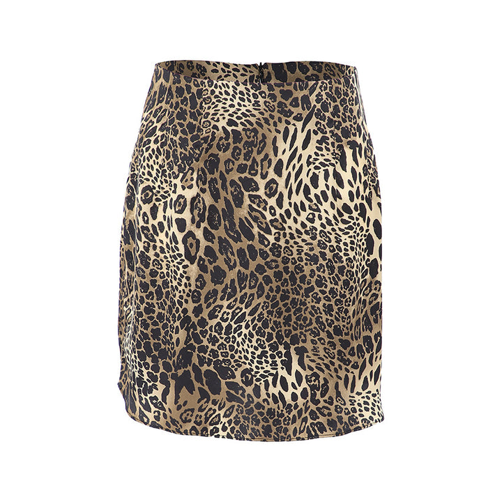 Dame miniskirt med elegant leopardmønster og figursyet snit Stilla