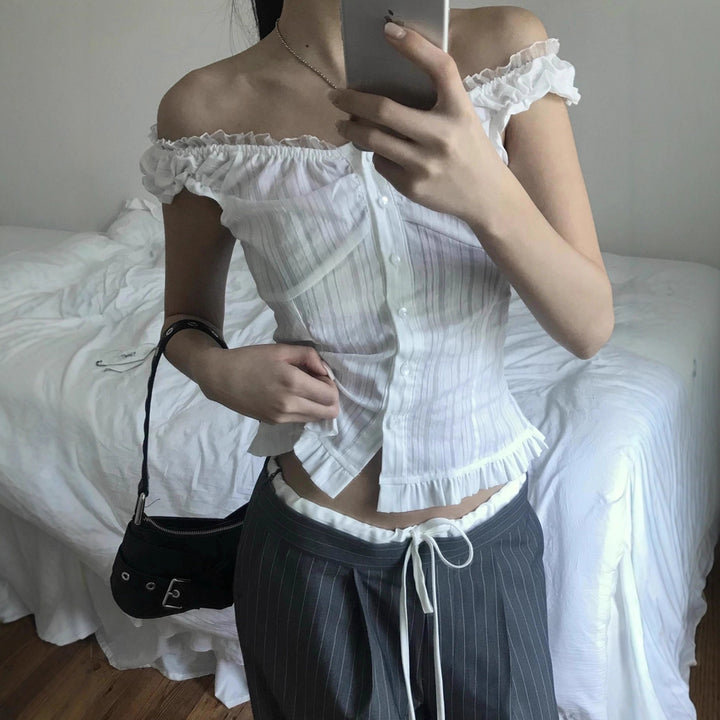 Dame Off-Shoulder Bluse med flæsekanter og knapdetaljer Skovae