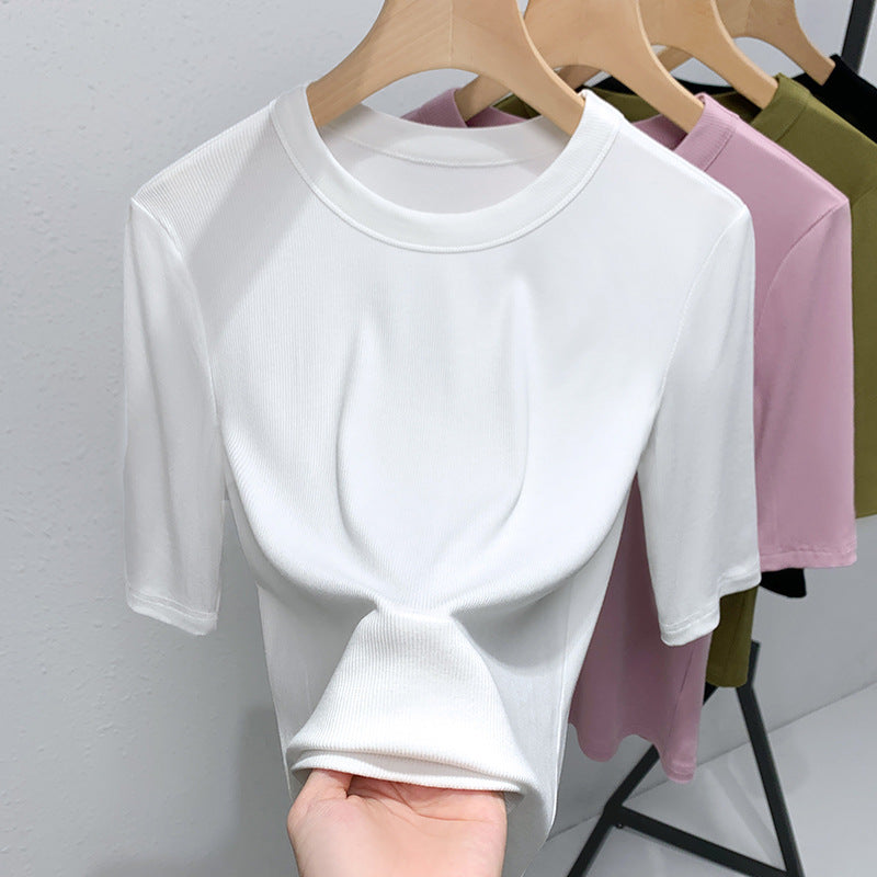 Dame kortærmet t-shirt med fin ribstruktur og elegant rundhalsudskæring Stilla