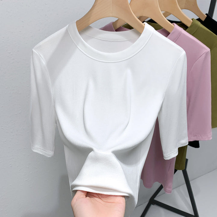 Dame kortærmet t-shirt med fin ribstruktur og elegant rundhalsudskæring Stilla
