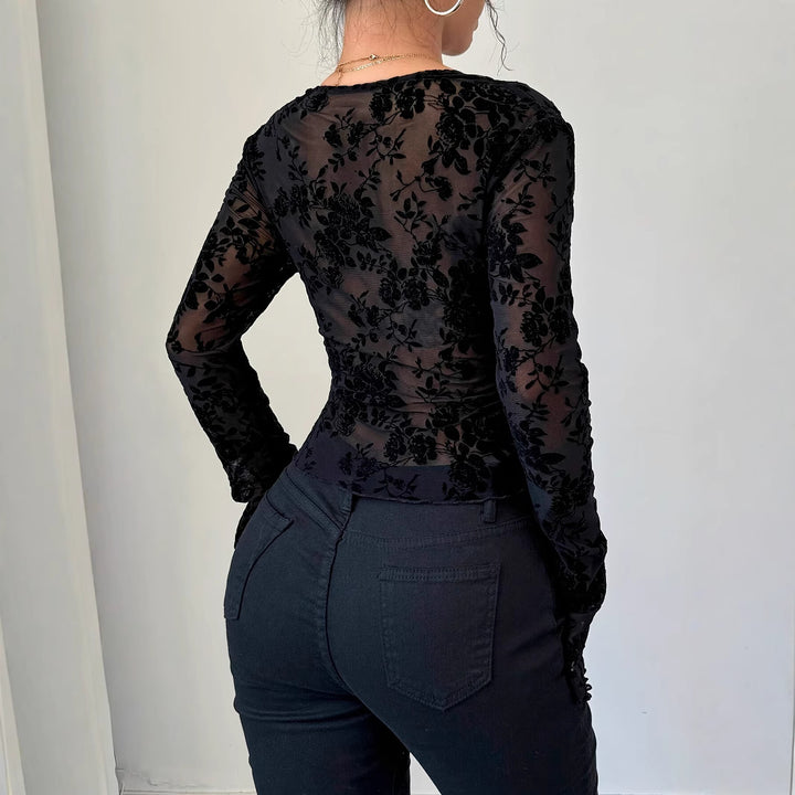Dame nan en tætsiddende transparent mesh-spitzenbluse med dyb v-udskæring og floral velourstruktur skovae