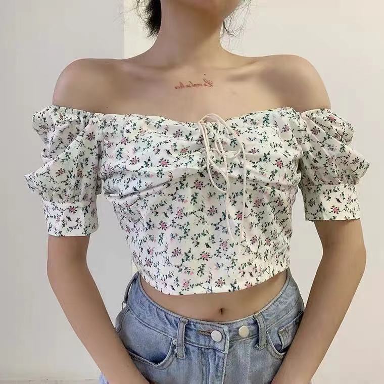 Kvindernes crop top med puffærmer og blomstermotiv