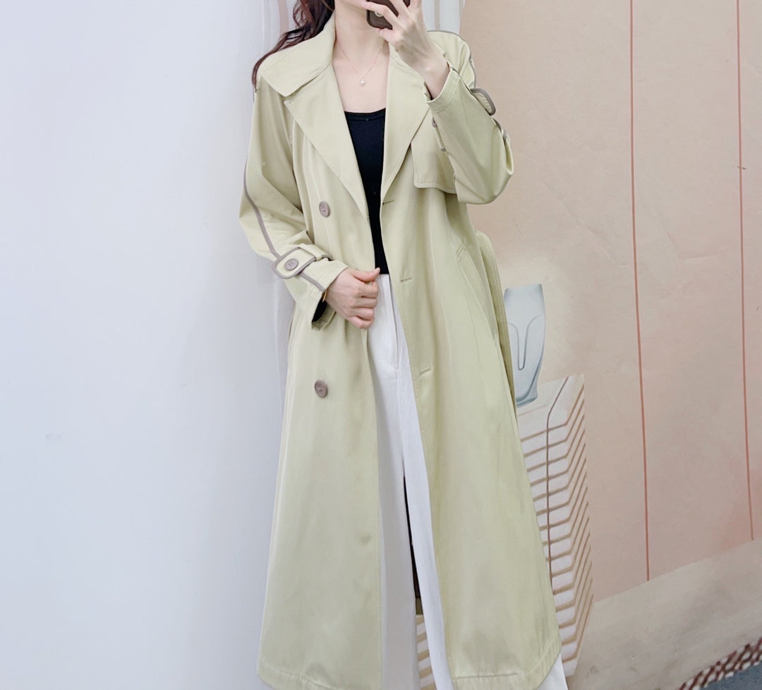 Dame trenchcoat med moderigtige accenter Stilla