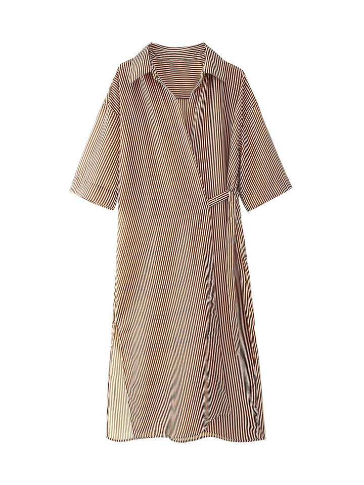 Dame omslagskjole med elegante striber og charmerende design Stilla