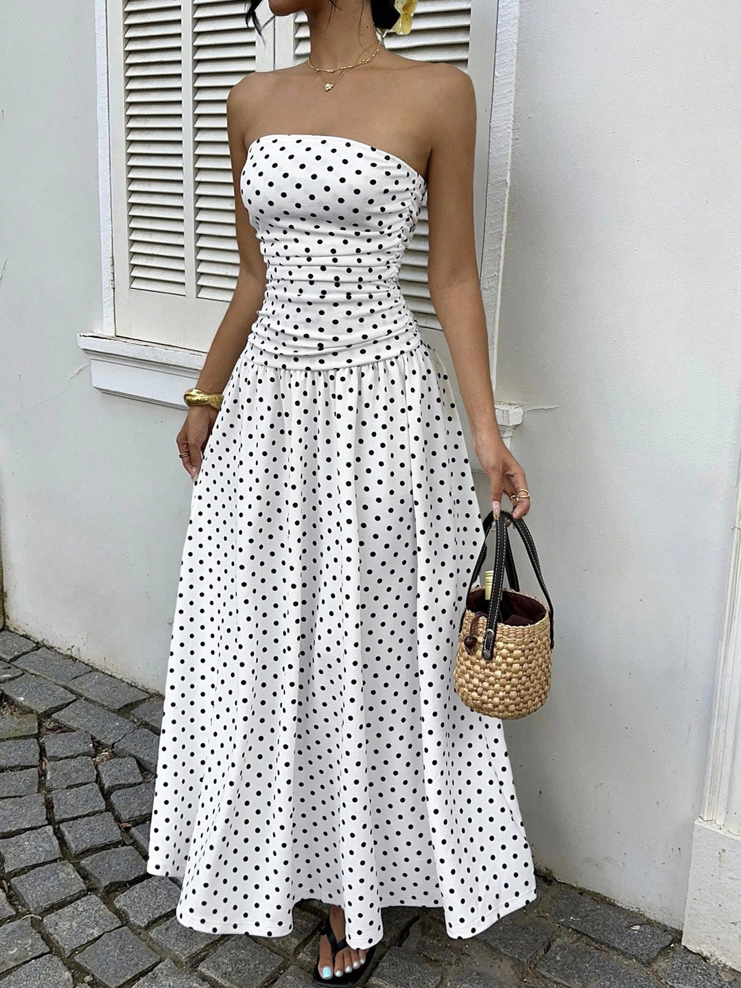 Dame maxikjole med strapless design og prikkemønster Skovae