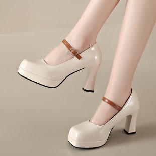 Dame Plateau-pumps med elegant rem og komfortabel blokhæl Stilla
