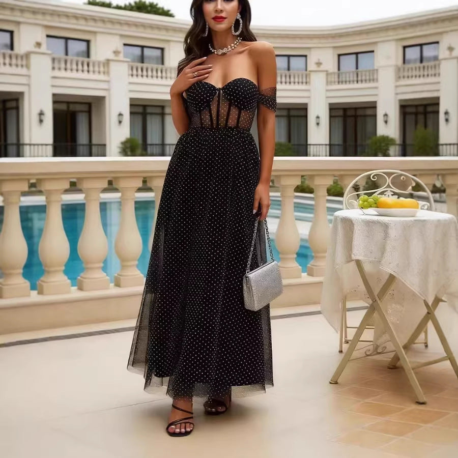 Kvinders elegante off-shoulder maxi kjole med gennemsigtige indlæg og prikmønster Skovae