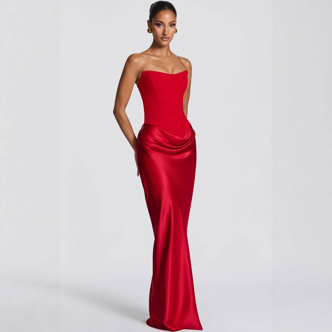 Kvinders aftenkjole med off-shoulder design og elegant slids Skovae