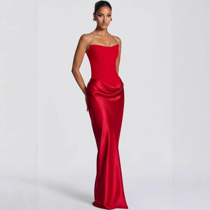 Kvinders aftenkjole med off-shoulder design og elegant slids Skovae