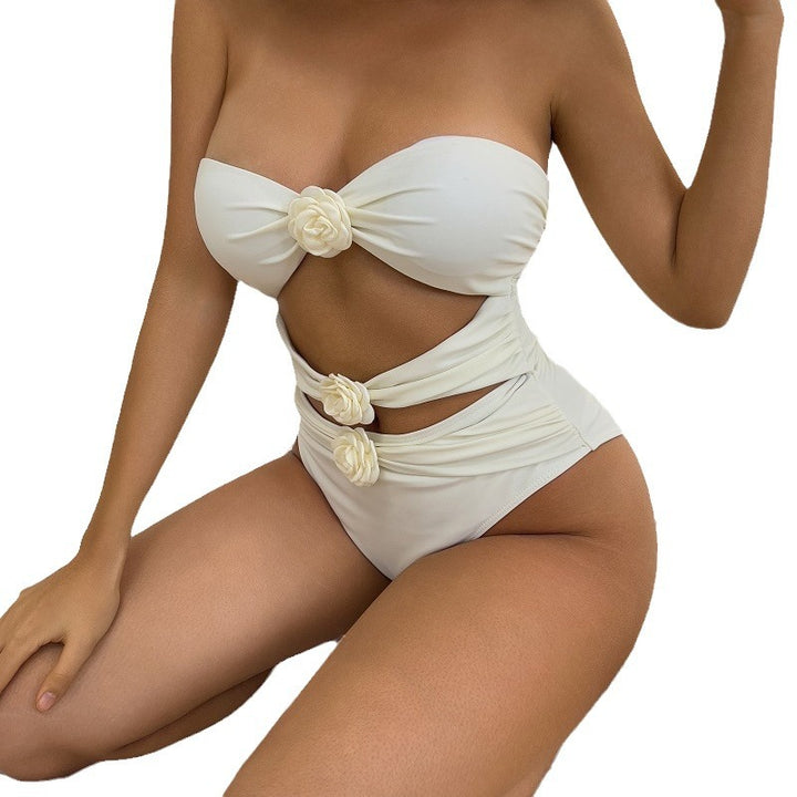 Dame one-piece badedragt med blomsteraccent og asymmetrisk design Stilla