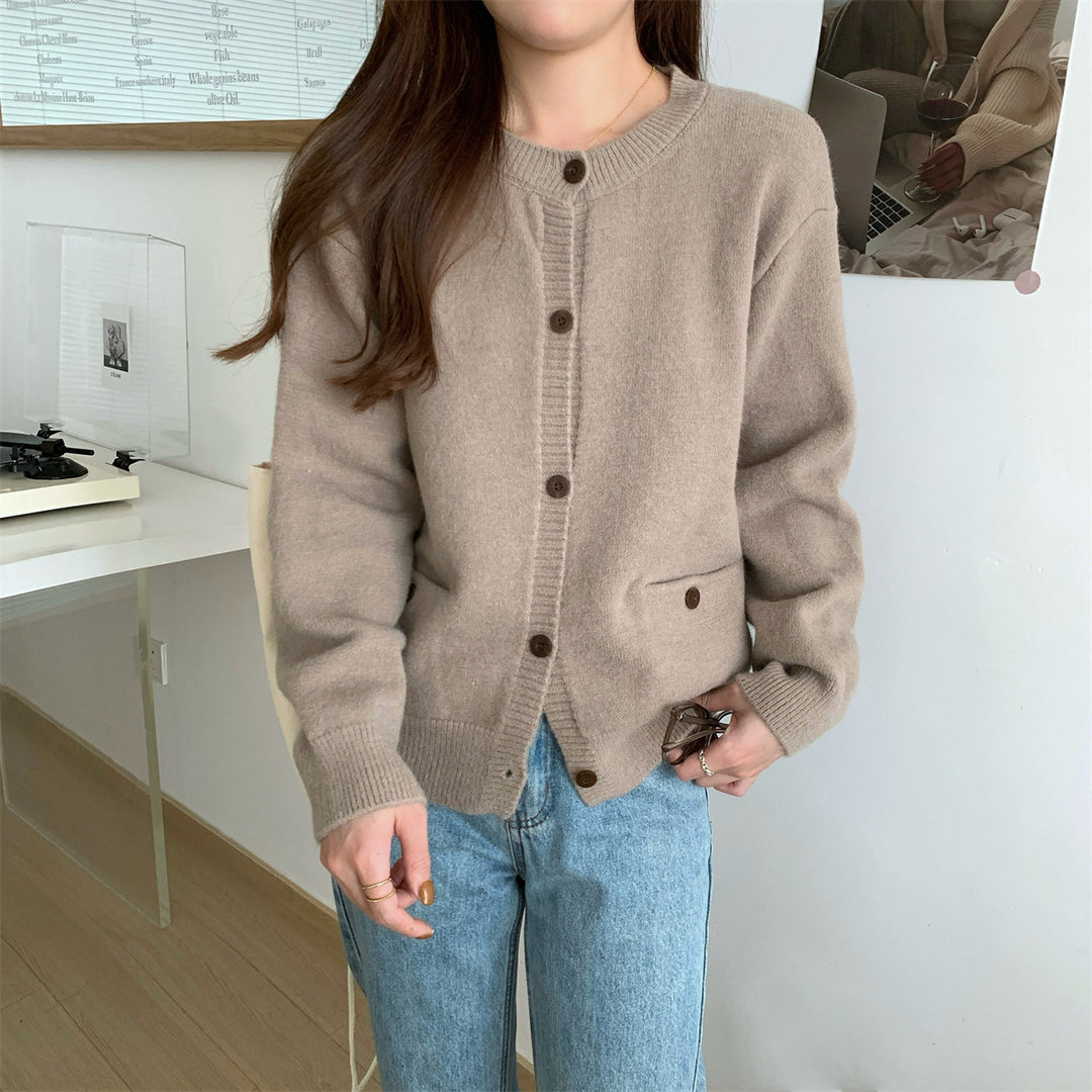 Kvinders strikket cardigan med store lommer og knapdetaljer Stilla