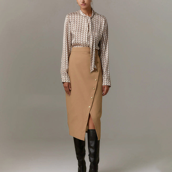 Dame elegant blyantskørt med sidelindspring og dekorative trykknap-detaljer Stilla