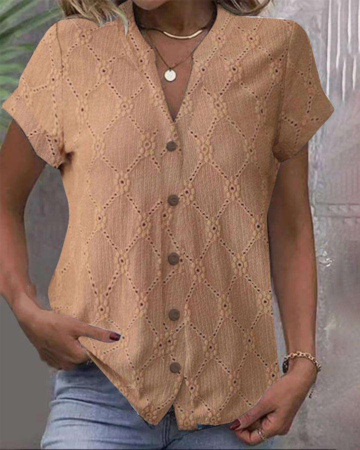Damebluse med kunstnerisk hulmønster og fashionable knapdetaljer Stilla