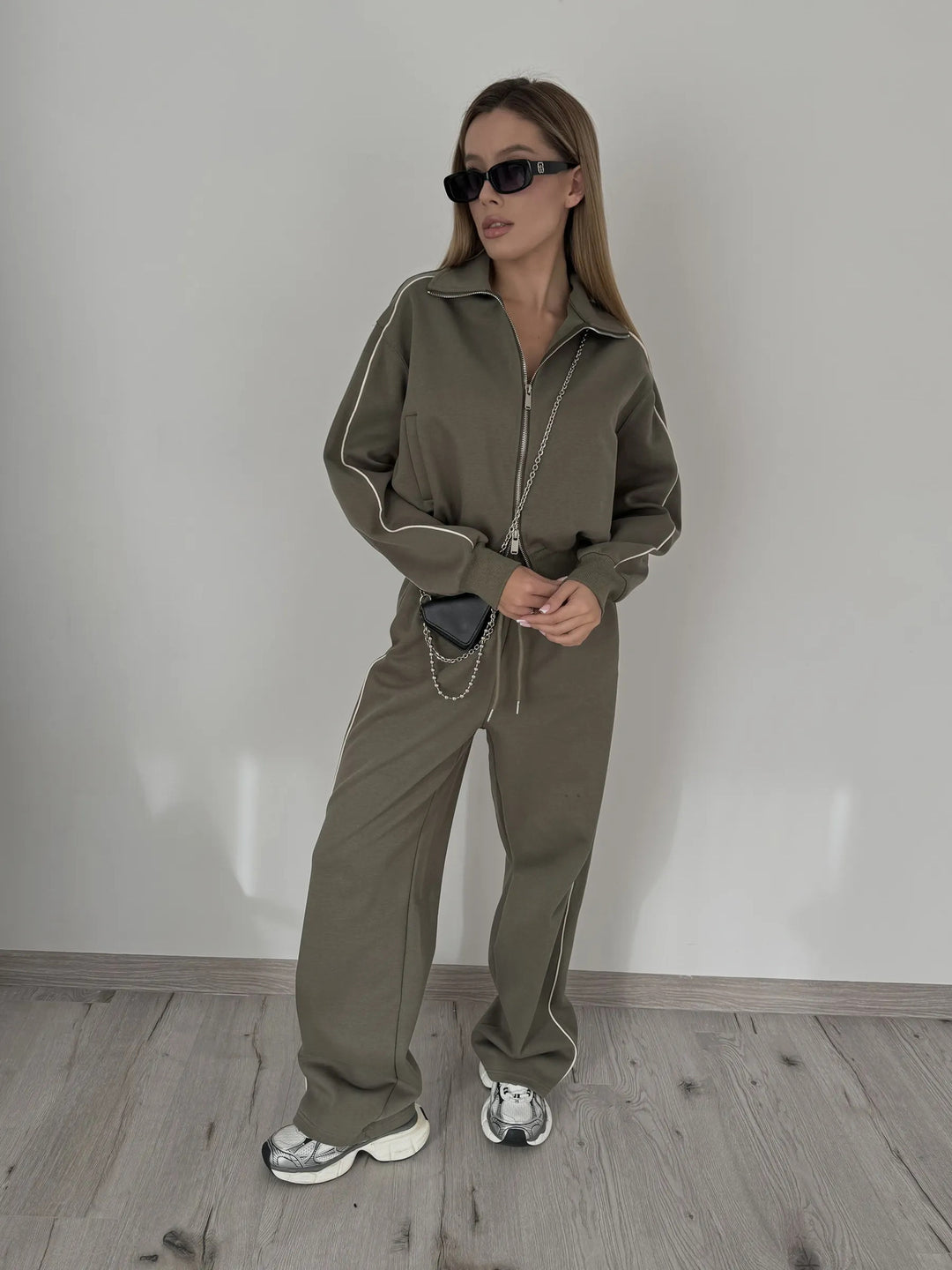 Kvinders sporty loungewear sæt med lynlås og sidelister Skovae