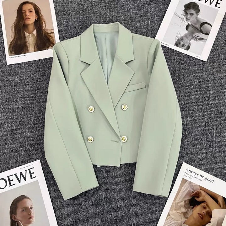 Kvinders kortskåret blazer med dekorative knapper Stilla