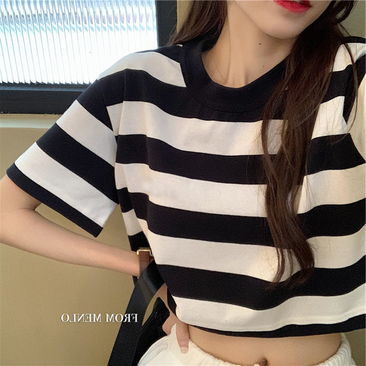 Kvinder Cropped T-Shirt med Stribet Mønster og Casual Snit Skovae