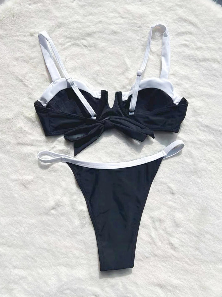 Dame Bikini sæt med moderigtigt bustier og dyb skæring Stilla
