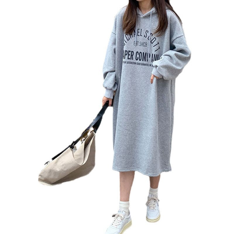 Dame hoodie kjole med moderne logo print og afslappet snit