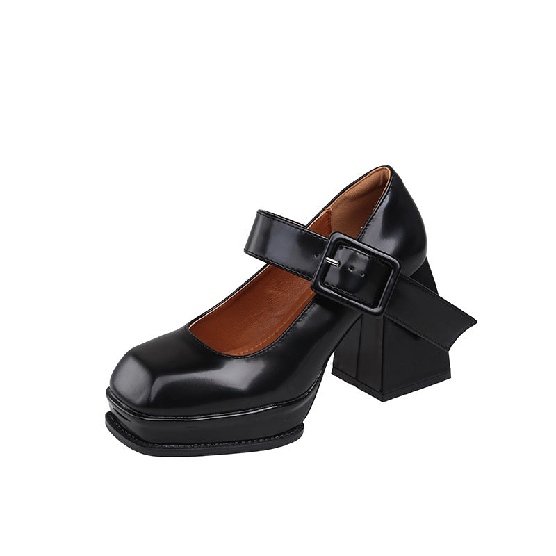 Dame Plateau-Pumps med justerbar rem og skridsikker sål Stilla