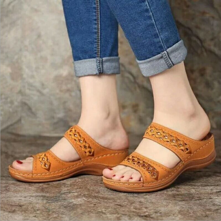 Dame Komfortable og elegante sandaler med justerbare remme Stilla