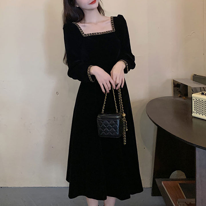 Kvinders elegante velour midi kjole med firkantet halsudskæring og pufærmer