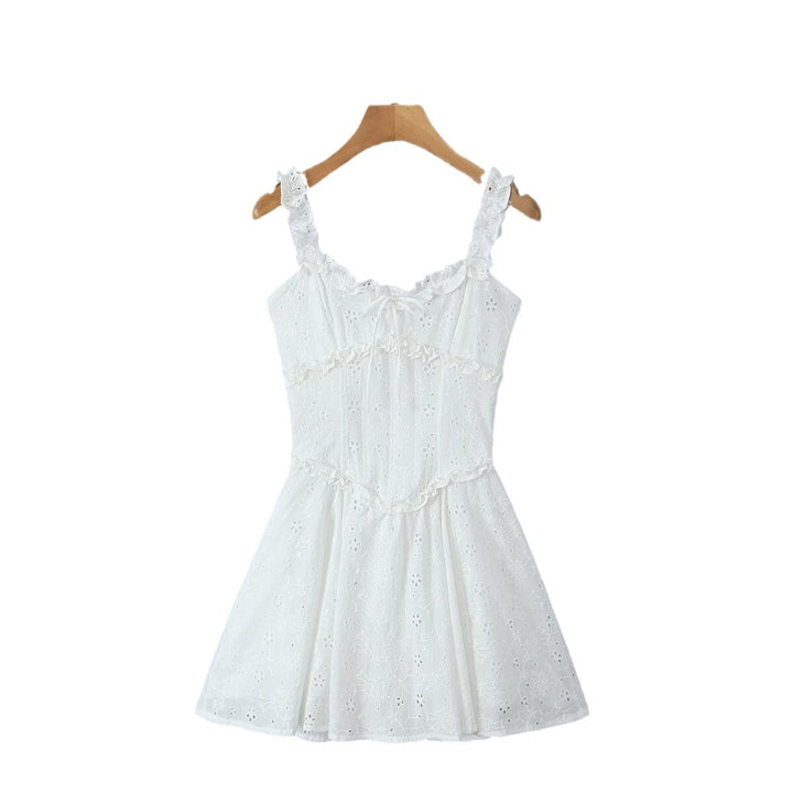 Dame let sommerkjole med sarte flæse detaljer og fin broderi Stilla