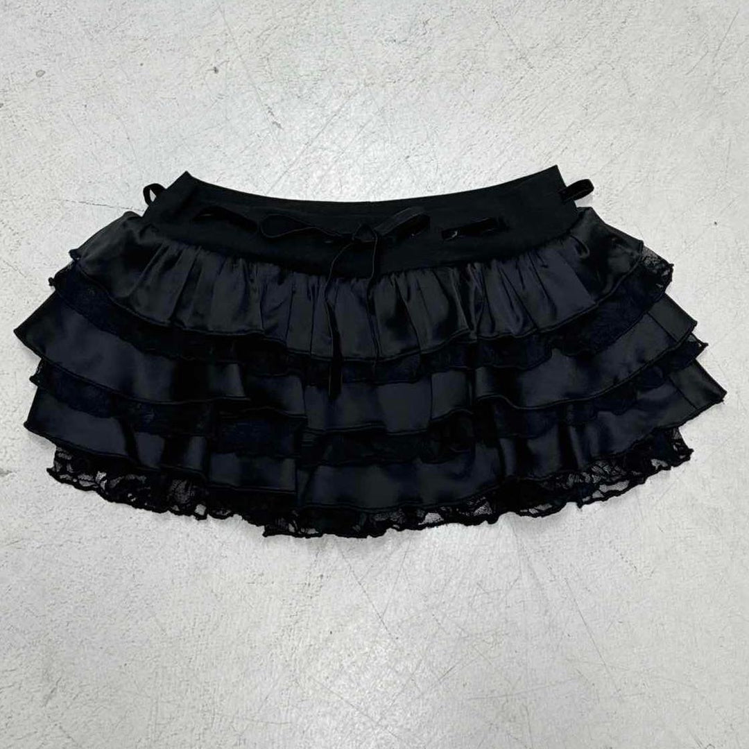 Damer Rynkeskørt med elegant satin-finish og blonderemse Skovae