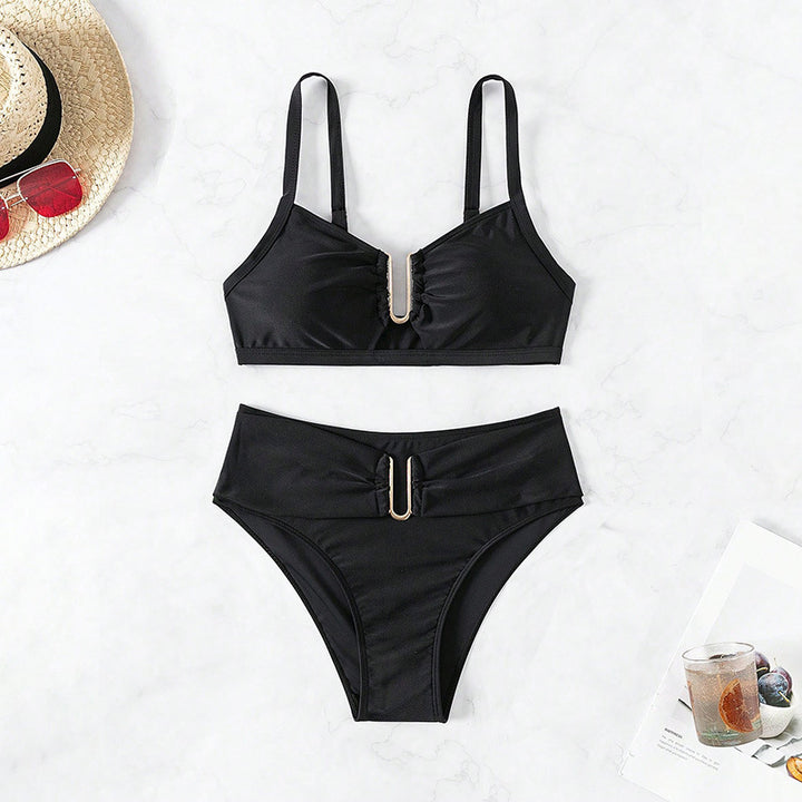 Dame bikini-sæt med elegant cut-out og moderigtig bælte Skovae