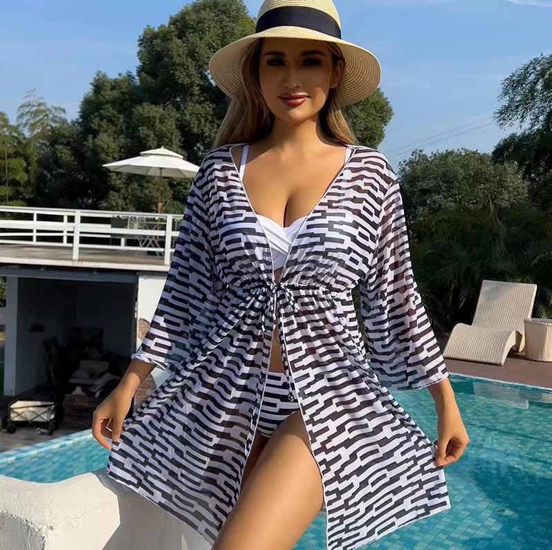 Dame bikini-top med trendy indpakningsdesign og matchende kaftan Stilla
