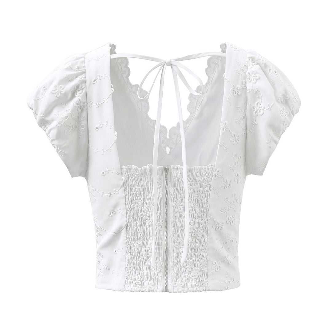Damebluse med blomsterbroderi og romantisk flæseudskæring Skovae